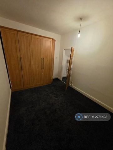 3 bedroom end of terrace house to rent - Photo 3
