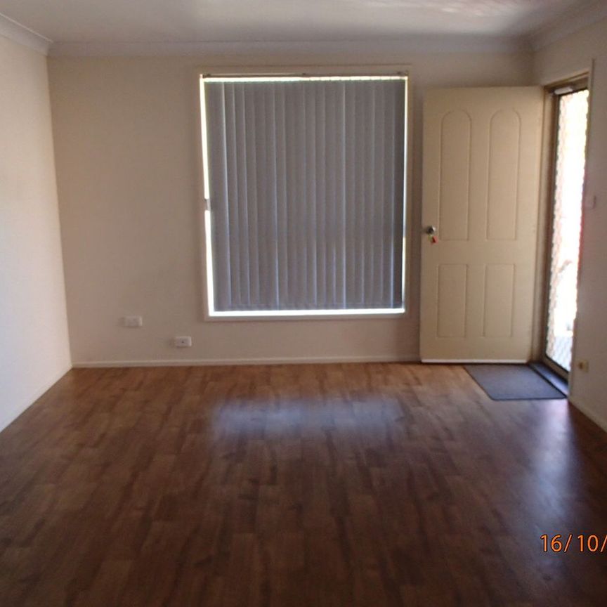 Single level home with 3 bedrooms - Photo 1
