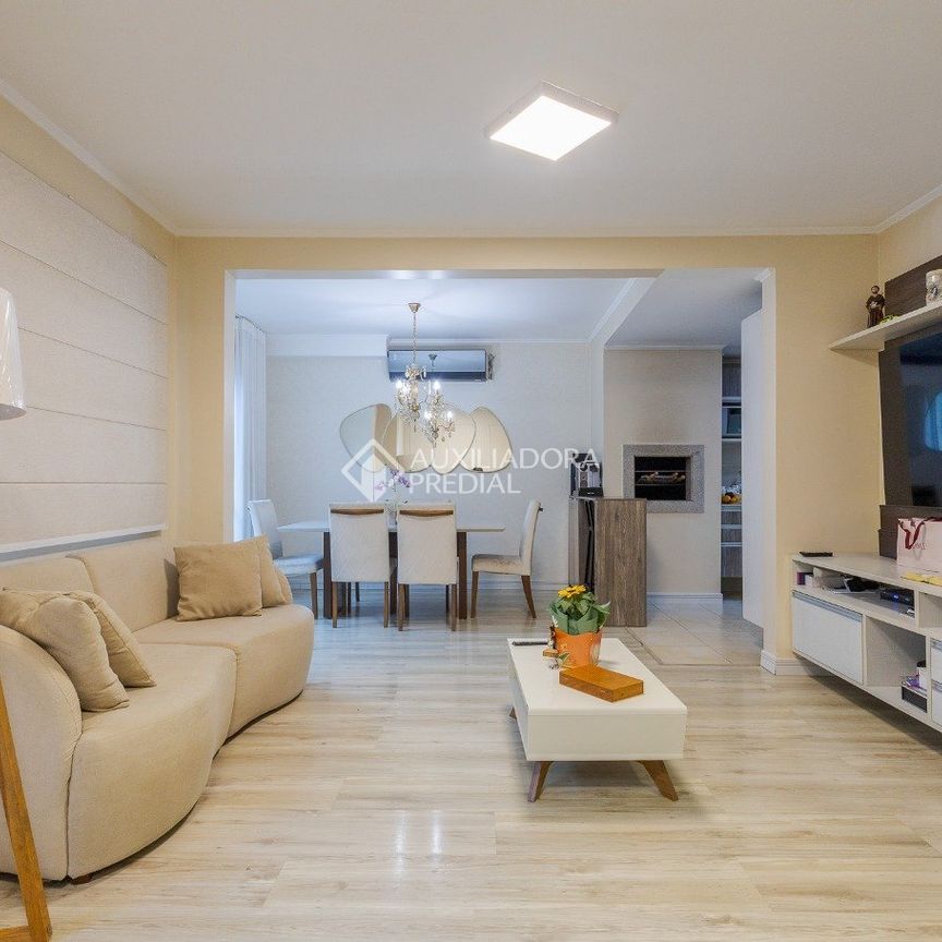 Casa em Condomínio com 4 quartos e 226m² para alugar em Moinhos de Vento, Canoas. - Photo 1