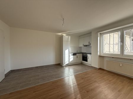 Living in an excellent location - Photo 2