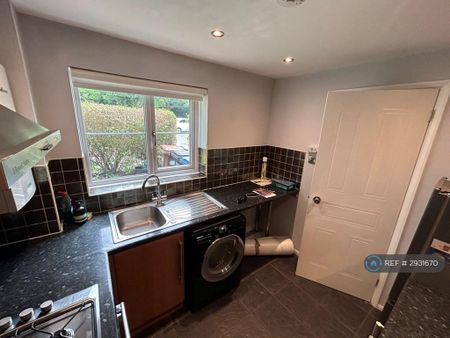 2 bedroom terraced house to rent - Photo 4