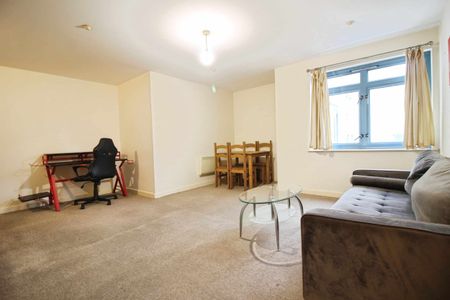 Wellington House Wellington Street, Swindon, Swindon, SN1 - Photo 2