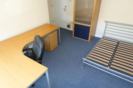 4 bedroom private hall to rent - Photo 3