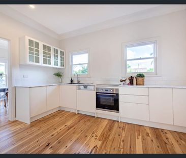 Immaculate Renovated Cottage - Photo 5