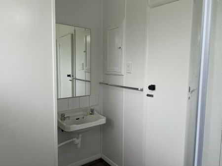 Four bedroom home available now! - Photo 5