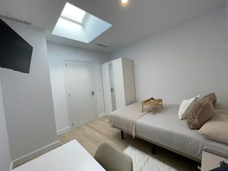 Carrer de Barcelona, El Prat de Llobregat, Catalonia 08820 - Photo 5