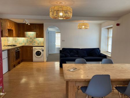 1 Bed Flat, Upper Berkeley Place, BS8 - Photo 2