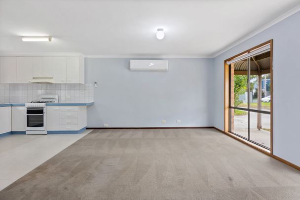 1/2 Towers Street, Flora Hill VIC 3550 - Photo 1