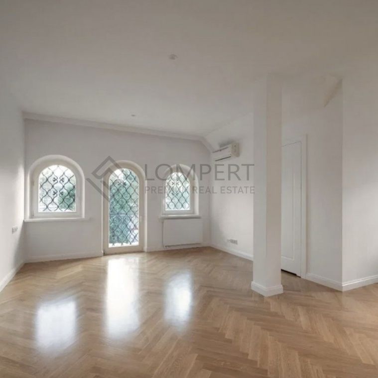 Świeżo wyremontowany z pięknym ogrodem - Zdjęcie 1