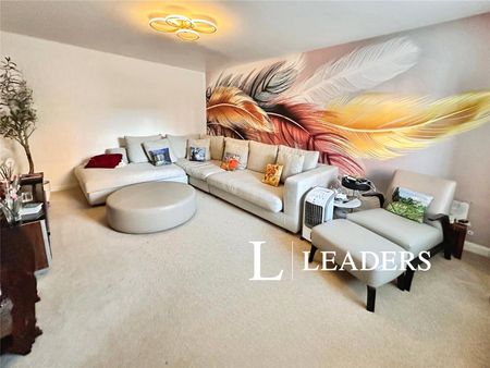 4 bedroom house to rent Dewsbury Crescent, Stafford, ST18 - Photo 2