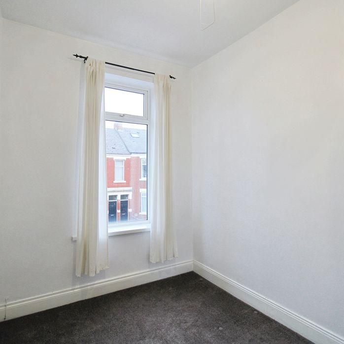 3 bed upper flat to rent in NE6 - Photo 1