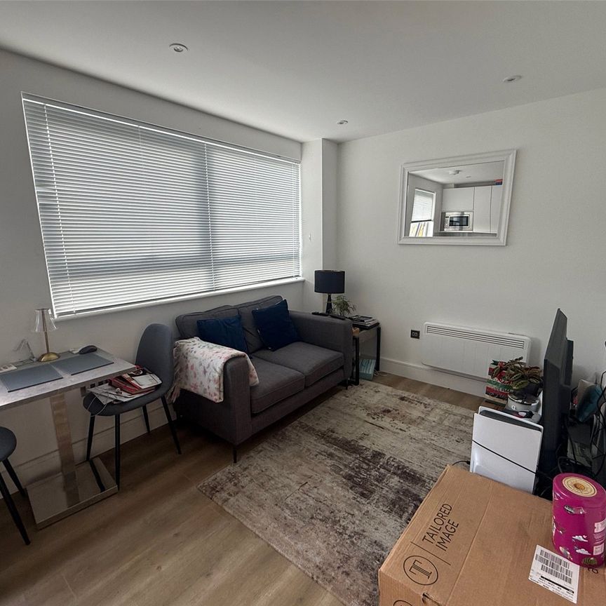 apartment to rent Wood Street, East Grinstead, West Sussex, RH19 - Photo 1