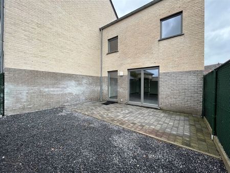 Instapklare stadswoning met 3 slaapkamers, aparte garage en tuintje. - Photo 3