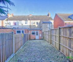 2 BEDROOM House - Mid Terrace - Photo 5