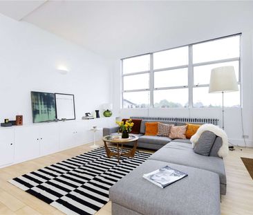 Truly exceptional and newly renovated penthouse apartment situated ... - Photo 1