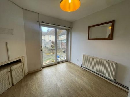 3 bedroom semi-detached house to rent - Photo 2