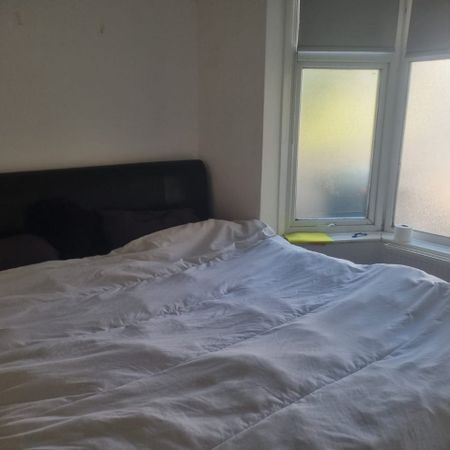 Room in a Shared House, Babington Road, NW4 - Photo 3
