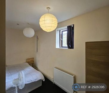 1 bedroom in a flat share to rent - Photo 1