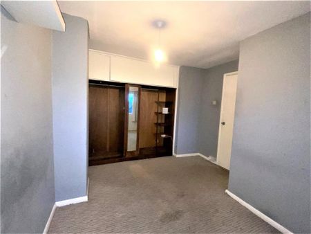 Semi detached house to rent - Photo 2