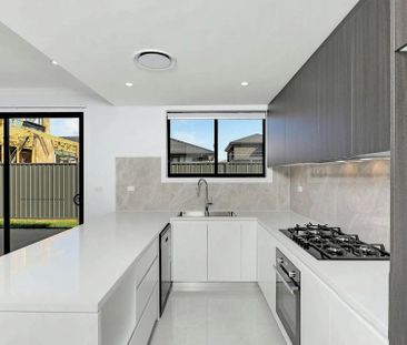 Spacious Home &vert; Ready to Move in - Photo 6