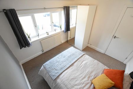 1 bedroom in a house share to rent - Photo 2