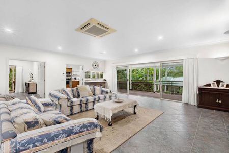 A Serene Escape in Noosa Hinterland - Spacious Queenslander Home - Photo 2