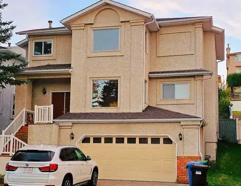 4 Bedrooms Upstairs + Developed BSMT, 2700 sf Family Resident in Signal Hill SW | Calgary - Photo 1