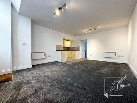 Central Avenue, Gravesend, DA12 - Photo 2