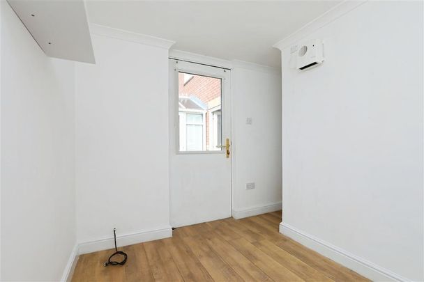 Harry Blunt Way, Scarning, DEREHAM - Photo 1