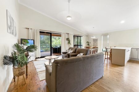 Mudjimba Beach - Fully Furnished - Water Included - Photo 3