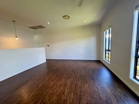 9/2 Carnarvon Court, Oxenford QLD 4210 - Townhouse For Rent | Domain - Photo 2