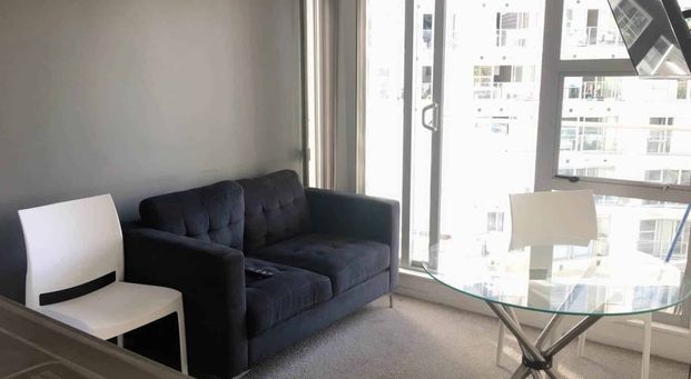 2 bedroom apartment with 1 bathroom - Photo 1