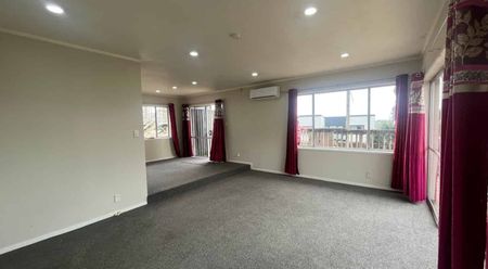 Spacious Home - Photo 4