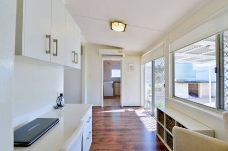 BEAUTIFUL FAMILY HOME IN NORTH TAMWORTH IN QUIET STREET - Photo 4