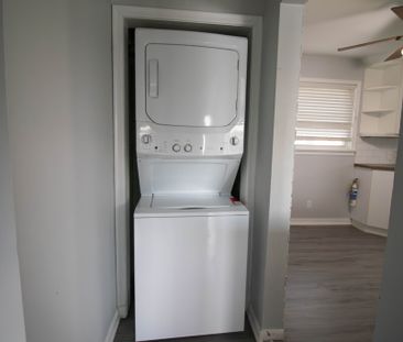 **SPACIOUS** BEAUTIFUL 3 BEDROOM MAIN UNIT IN WELLAND!! - Photo 1