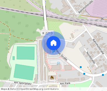 Charmante 3-Raumwohnung im 1.OG im DHH mit Einbauküche und 2 Stellp... - Photo 1