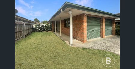 IMMACULATE BRICK HOME WITH SPACE STYLE AND COMFORT - Photo 3