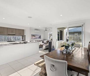 Contemporary Family Home With Room For Everyone! - Photo 1