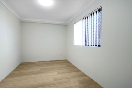 Renovated Two-Bedroom Apartment in Ideal Location - Photo 4