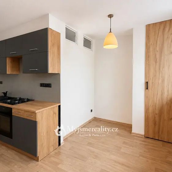 Pronájem bytu 2+1 s balkonem 55 m - Фото 1