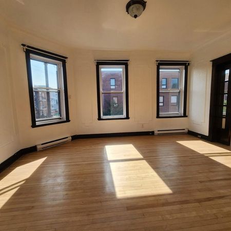 *Because You Deserve a Loft in the Heart of St-Henri, Atwater Market* - Photo 3