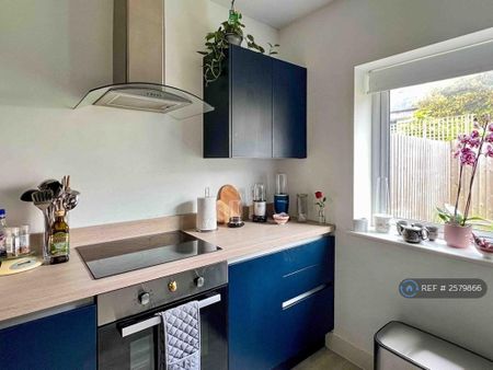 2 bedroom flat to rent - Photo 4