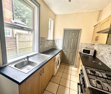 4 bedroom terraced house to rent - Photo 6