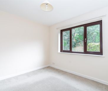 Bassetsbury Lane, High Wycombe - Photo 4