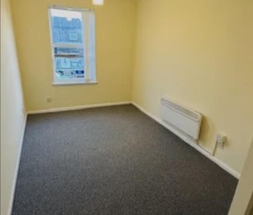 3 bedroom end of terrace house to rent - Photo 2