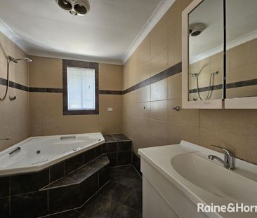 Stunning Family Home in Keilor Downs - Photo 5