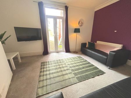 5 Bed End Terrace, St. Denys Road, SO17 - Photo 5