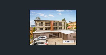 Spacious 2-Bedroom Apartment in the Heart of West End - Photo 5