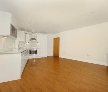 3 bedroom flat to rent - Photo 5