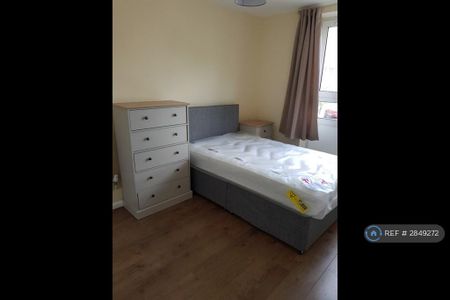 4 bedroom maisonette to rent - Photo 4